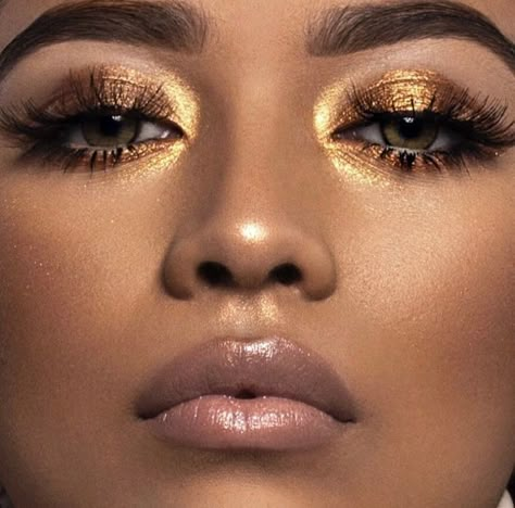 Eye Makeup Black And Gold, Black And Gold Eye Makeup, Gold Eye Makeup Looks, Gold Goddess Makeup, Greek Goddess Makeup, Gold Shimmer Eyeshadow, Greek Makeup, Eye Makeup Black, Gala Makeup