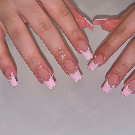 Image courtesy: @nailsbyelisee Ongles Rose Pastel, Pink Tip Nails, Pink French Nails, Unghie Sfumate, Baby Pink Nails, February Nails, Nagel Tips, French Tip Acrylic Nails, Classy Acrylic Nails