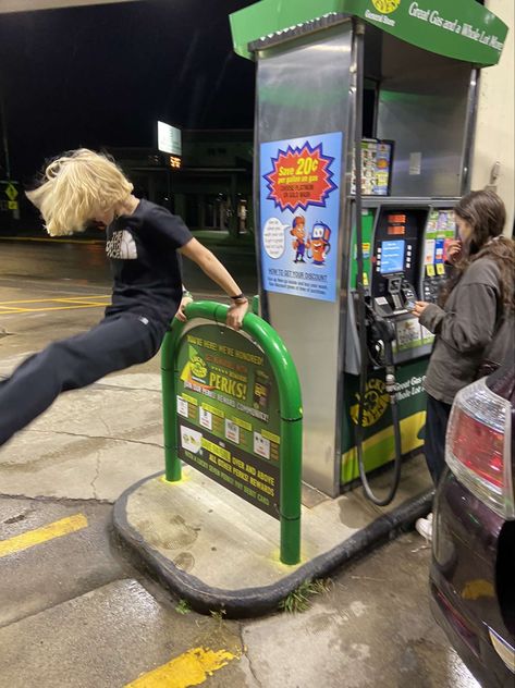 Gas Station Friends, Gas Station With Friends, Beach Girlies, Sleepover Plans, Gas Station Aesthetic, Surfing Videos, Y2k Inspo, Surf Aesthetic, Prom Pics