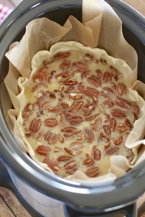 Pecan Pie Video, Crockpot Pecan Pie, Crockpot Desserts, Slow Cooker Creamed Corn, Crock Pot Lasagna Recipe, Homemade Pecan Pie, Pecan Pie Filling, Crockpot Dessert Recipes, Easy Holiday Desserts