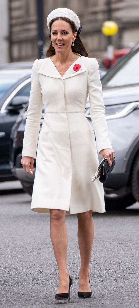 The queen of outfit repeating has done it again. Kate Middleton just rewore a dress she first wore back in 2015, but with a slight twist. Kate Middleton Dress, Day In London, Princess Katherine, Cream Coat, Kate And Meghan, Occasion Hats, Princess Catherine, Catherine Duchess Of Cambridge, Princess Kate Middleton