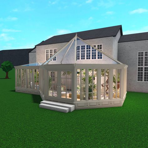 Front Garden Bloxburg Ideas, Green House Bloxburg Garden, Bloxburg Gazebo Ideas, Sunroom Bloxburg, Bloxburg House Ideas Garden, Bloxburg House Garden, Bloxburg House Backyard, Bloxburg Garden House, Green House Bloxburg