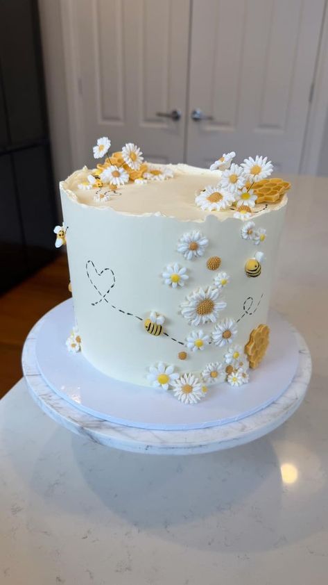 How Much Should I Charge For This Cake? | Hey all! I LOVE this page for advice 🥰 | Facebook Honey Bee Birthday Cake Ideas, Bee And Flower Birthday Cake, First Birthday Bee Theme Cake, First Bee Day Party Cake, Honey Bee Smash Cake, Bumble Bee Cake Ideas, Cake Bee Theme, Honey Bee Cake Ideas, Birthday Cake Sunflower