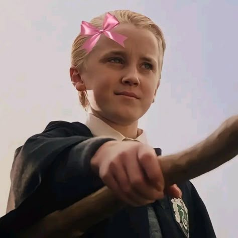 Draco Malfoy Now, Draco Malfoy Harry Potter, Draco Malfoy Funny, Malfoy Harry Potter, Harry Potter Draco, Icon Coquette, Draco Malfoy Aesthetic, Harry Potter Icons, Harry Potter Pin