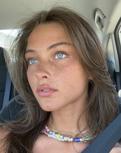 Anastasia Allen, Beautiful Freckles, Chique Outfits, Aesthetic Eyes, Foto Art, Tan Skin, Pretty Eyes, Light Brown Hair, Beauty Face