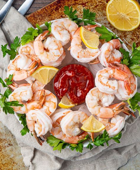 How to make shrimp cocktail and cocktail sauce Shrimp Cocktail Platter, Shrimp Cocktail Display, Best Shrimp Cocktail Recipe, Cocktail Display, Cocktail Shrimp Recipes, Me Images, Charcuterie And Cheese Board, Watermelon Salad, Cocktail Sauce