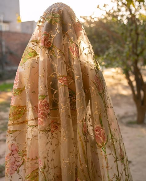 This Bride's Mother Hand-Painted This Lehenga For Her! | WedMeGood Family Wedding Outfits, Painted Lehenga, Painted Wedding Dress, Duppattas Designs Ideas, Baat Pakki, Bridal Entry, Mehndi Outfits, Mehndi Dress, Braided Hairdo