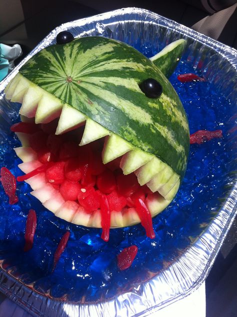 Watermelon shark Watermelon Fruit Salad, Watermelon Shark, Finding Dory Party, Dory Party, Watermelon Bowl, Bebe Shower, Park Party, Shark Cake, Watermelon Fruit