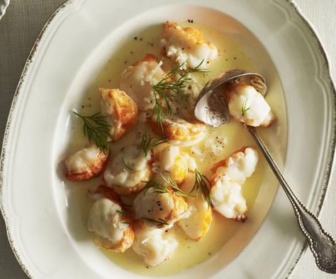 If you're looking to splash out and spoil that special someone, what better way than to prepare this delicious lobster with champagne sauce? The sprinkle of chopped dill adds the perfect finish to this luxurious dish. Champagne Sauce Recipe, Champagne Sauce, Scampi Sauce, Gnocchi Dishes, Winter Dinners, Dream Food, Seafood Platter, Lobster Recipes, Private Plane