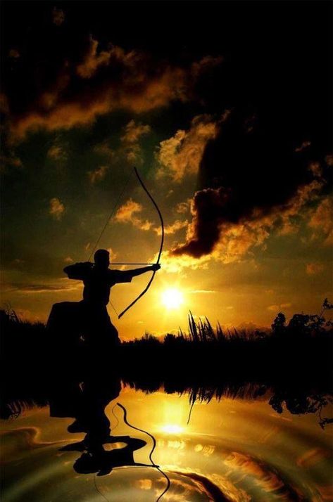 Archery Photography, Field Archery, Mounted Archery, Surreal Photos, Traditional Archery, Character Inspiration Male, Bow And Arrow, Bow Hunting, Sunset Photos