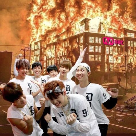 Bts Funny Pic, Funny Group Pictures, Funny Photo Editing, Good Doctor Series, I Hate School, Bts Meme Faces, Bts History, Park Jimin Bts Wallpaper, Bts Group Photos