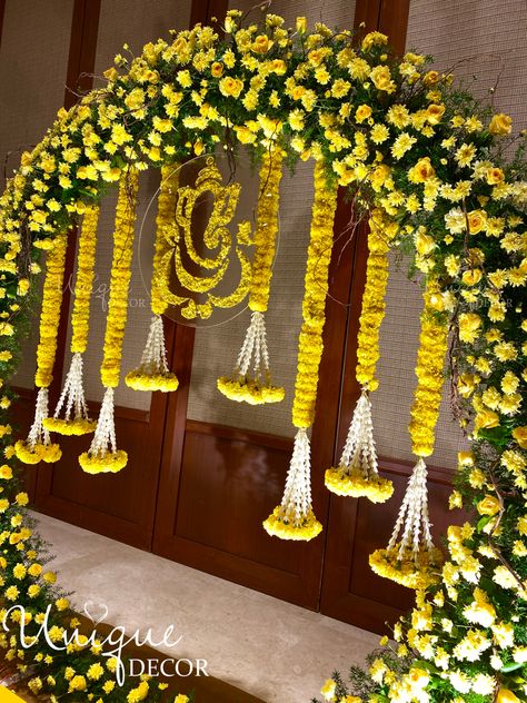 Yel💛love - Mehndi Chic Mehndi decor with all yellow and lord Ganesha’s who was made of floral petals was a blessing blessing. The cute yellow made entrance was the best first impression. #uniquedecor_ek #mehndi #haldiceremony #mehndidecor #instawedding #photooftheday #wedding #weddingday #weddingdayphoto #weddinginspiration ⁣ #decor #flowers #luxurywedding #wedding #weddingdecor #weddingdecoration #weddingdecorations #weddingdetails #weddingflowers #weddingreceptiondecor #salemweddingdecor Ganpati Decoration Ideas Creative Unique, Saraswati Pooja, Haldi Decorations, Photobooth Decor, Mandir Decor, Casual Wedding Decor, Ganpati Decoration Theme, Haldi Ceremony Decorations, Mandap Decoration