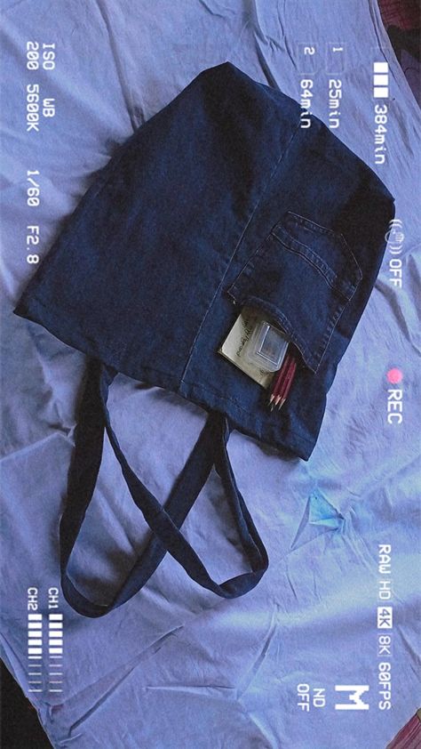 How To Make A Jeans Bag, Denim Tote Bag Diy Old Jeans, Tote Bag From Old Jeans, Clothes Upcycling, Diy Old Jeans, Bag From Old Jeans, Upcycled Tote, Carhartt Pants, Diy Bags