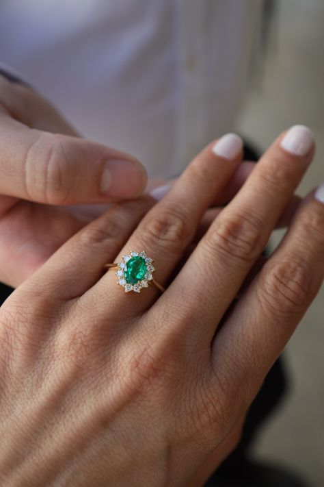 Engagement Rings With Emerald Accents, Gold Emerald Engagement Ring Green, Engagement Rings Emerald Green, Emerald Stone Engagement Ring, Emerald Green Engagement Ring, Wedding Rings Emerald, Green Diamond Engagement Ring, Yellow Gold Wedding Rings, Enagement Ring