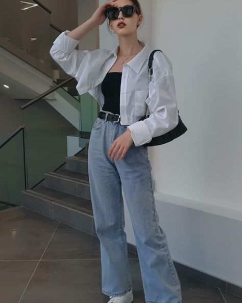 Loose White Shirt Outfit Women, Crop White Shirt Outfit, Outfits With White Blouse, White Crop Shirt Outfit, Cropped White Shirt Outfit, Semi Formal Outfits For Women Summer, Style With White Shirt, Camisa Crop Top Outfit, Outfits With White Shirt