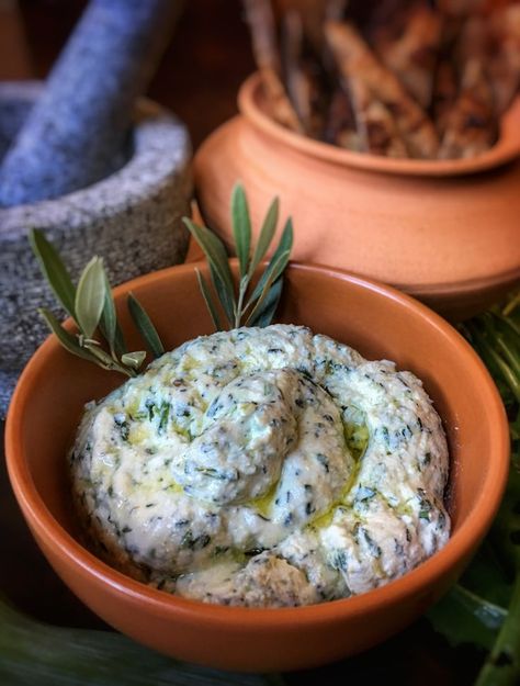 Roman Recipes, Ancient Roman Food, Herb Dip, Fresh Ricotta, Roman Food, Medieval Recipes, Ancient Recipes, Rome Antique, Fresh Cheese