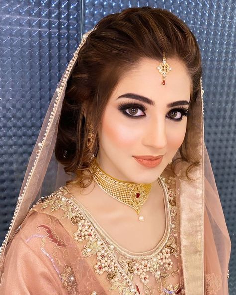 Engagement Look, Indian Bride Makeup, Silk Bangles, Indian Wedding Bride, Pakistani Bridal Makeup, Indian Bridal Jewellery, Bridal Dresses Pakistan, Bridal Pictures, Bridal Dress Fashion