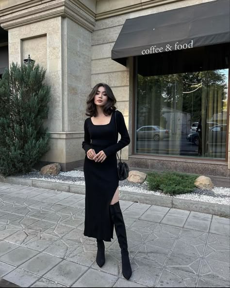 Black Dress Outfit Winter, Classic Fashion Looks, Black Mermaid Dress, All Black Dresses, Business Outfits Women, Work Dresses For Women, Winter Dress Outfits, Elegant Dresses Classy, Black Dress Outfits