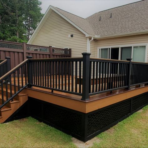 Home Deck, Black Back Deck, Deck With Black Posts, Black Deck Skirting Ideas, Side Of Deck Ideas, Deck Facing Ideas, Closed In Deck Ideas, Wood Deck With Black Accents, Black Wood Deck