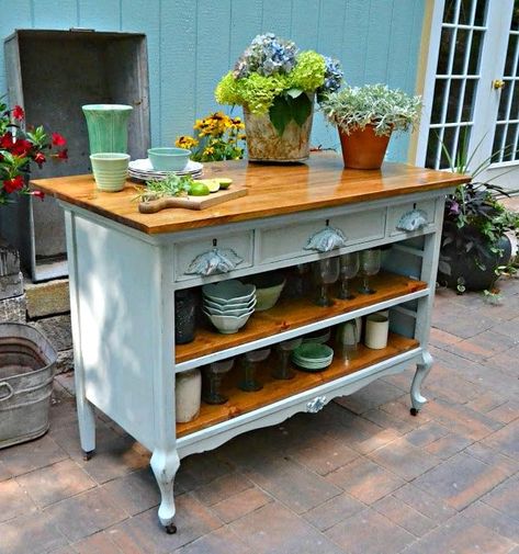 Dishfunctional Designs: Upcycled: Awesome Kitchen Islands Made From Old Dressers Portable Shelves, Butcher Block Island Kitchen, Cheap Office Furniture, Diy Kitchen Table, Kitchen Island With Seating, Regal Design, Diy Kitchen Island, Diy Furniture Easy, Old Dressers