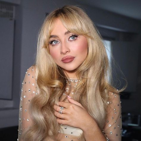 Festival Make Up, Sabrina Carpenter Outfits, Show Makeup, Light Hair, Sabrina Carpenter, Selena Gomez, Hair Trends, Face Shapes, Hair Inspiration