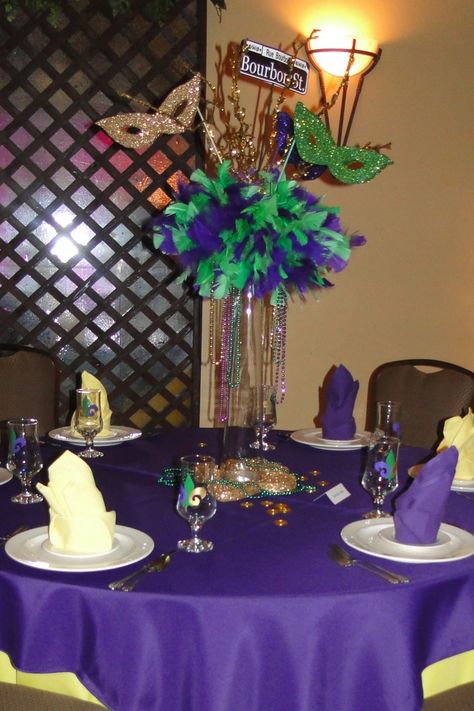 Mardi Gras Wedding Theme, Mascarade Party, Mardi Gras Party Ideas, Mardi Gras Party Decorations, Madi Gras, Mardi Gras Wedding, Mardi Gras Theme, Mardi Gras Ideas, Mardi Gras Centerpieces