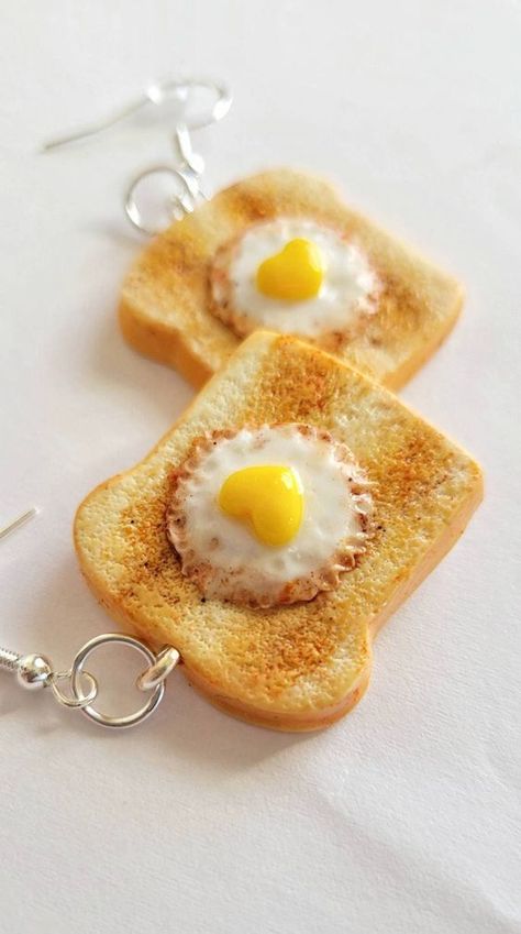 Toast Earrings, Crazy Earrings, Egg Earrings, Wire Jewelry Earrings, Clay Stuff, Clay Diy Projects, Diy Bags Patterns, Food Earrings, Resin Ideas