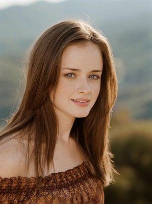 Alexis Bledel Mexican Hairstyles, Gilmore Girl, Alexis Bledel, Hair Color For Women, Rory Gilmore, Long Straight Hair, Beauty Photos, Brown Hair Colors, Gilmore Girls