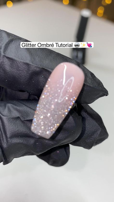 reflective glitter ombre nail tutorial #nails Ombre Nails Tutorial, Diy Nails Easy, Glittery Nails, Nail Art Glitter, Ombre Nails Glitter, Nail Art For Beginners, Nail Art Designs Videos, Glitter Ombre, Birthday Nails