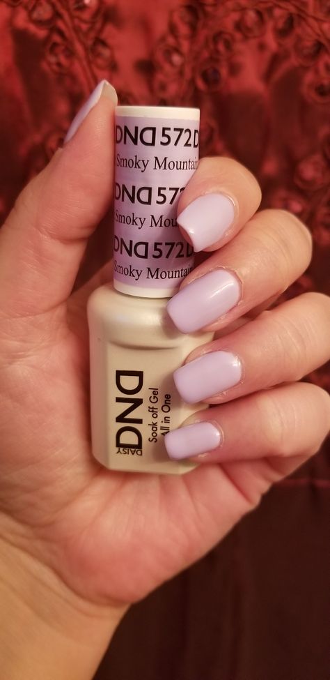 Acrylic Nails Dnd Gel, Dnd Light Purple Gel Polish, Dnd Lavender Gel Polish, Dnd Gel Nail Polish, Sparkle Nail Designs, Light Purple Nails, Beachy Nails, Lavender Nails, Dip Nails