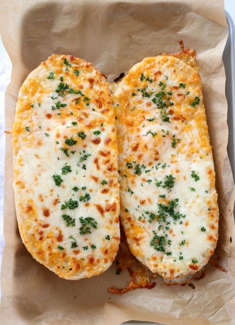 The Cheesiest Garlic Bread Cheesy Garlic Bread, Think Food, Julia Child, Food Goals, Food Obsession, Cafe Food, Garlic Bread, Interesting Food Recipes, Pretty Food