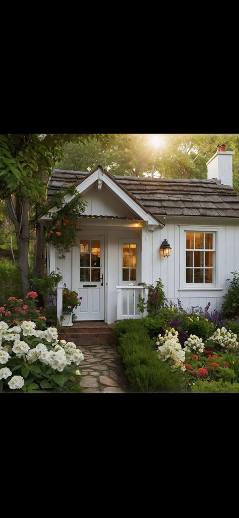 Tiny Brick Cottage, Tiny Cottage Interior, Tiny Cottage Design, Small Cottage House, Brick Cottage, Backyard Cottage, Small Cottage Homes, Small Cottages, Tiny Cottage