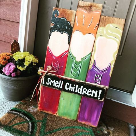 Halloween Signs Diy, Hocus Pocus Party, Halloween Hocus Pocus, Halloween Porch, Halloween Yard, Fall Halloween Decor, Halloween Deco, Pallet Ideas, Halloween Signs