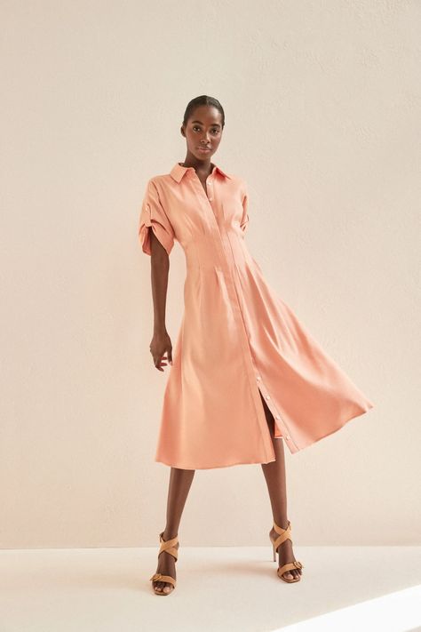 Veronica Beard Spring 2024 Ready-to-Wear Fashion Show | Vogue Fashion Inspo Spring, Spring Tide, Spring Fashion Dresses, Color Trends Fashion, Spring Fashion Casual, Peach Fuzz, Spring Fashion Outfits, Spring Fashion Trends, Spring Summer 2024