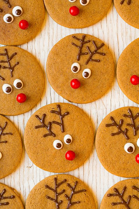 Reindeer Gingerbread Cookies, Iced Christmas Cookies, Jul Kaka, Gingerbread Reindeer, Gingerbread Cookies Decorated, Ginger Bread Cookies Recipe, Ginger Cookies, Christmas Cookies Decorated, Christmas Sugar Cookies