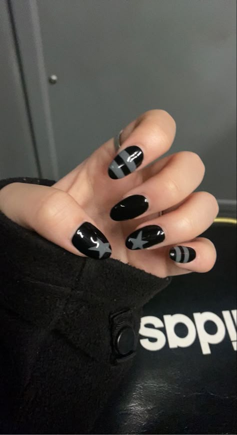 winter black emo grunge black stripe gray heart star nails acrylic ideas Nail Gray And Black, Grunge Nails Inspo Aesthetic, Nails Gray And Black, Aesthetic Emo Nails, Short Emo Acrylic Nails, Gray And Black Nails Ideas, Black Nail Designs With Hearts, Black Emo Nails Short, Black Rock Concert Nails