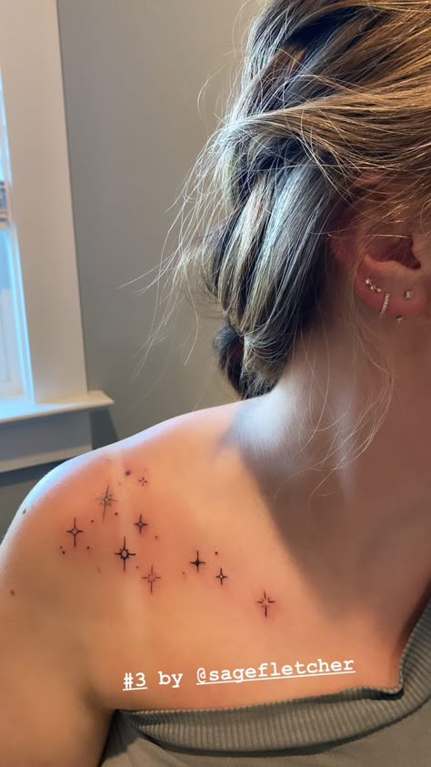 Shoulder Stars Tattoos For Women, Star Sparkle Tattoo Shoulder, Small Stars On Shoulder Tattoo, Colar Bone Star Tattoo, Stardust Tattoo Shoulder, Collar Bone Tattoos Stars, Sparkle On Shoulder Tattoo, Collar Bone Star Tattoos For Women, Shoulder Star Tattoos For Women