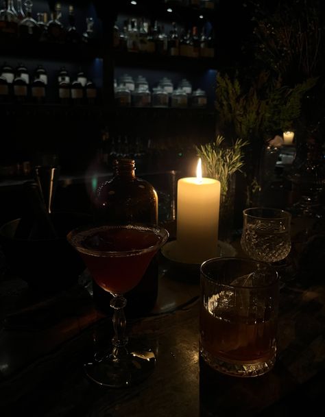 #bar #dinnerdate #nightout #aestheticbar #aestheticdinner #fallcocktail #cocktails Cocktail Dark Aesthetic, Bar Date Aesthetic, Cocktail Bar Aesthetic, Cocktail Date Night, Boulevardier Cocktail, Bar Date, October Aesthetic, Boulevardier, Beige Hair