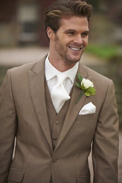 Groom And Groomsmen Suits, Suit For Wedding, Groom Wedding Attire, Beige Wedding, Wedding Suits Groom, Suits Men, Groomsmen Suits, Prom Suits, Wedding Dress Pictures