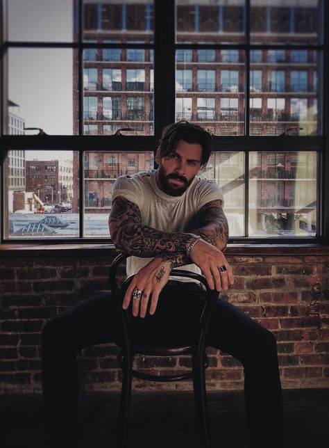 Casual Guy Aesthetic, Casual Guy, Levi Stocke, Guy Aesthetic, Beard Tattoo, Hair And Beard Styles, Beard Styles, Mens Hairstyles, Locket