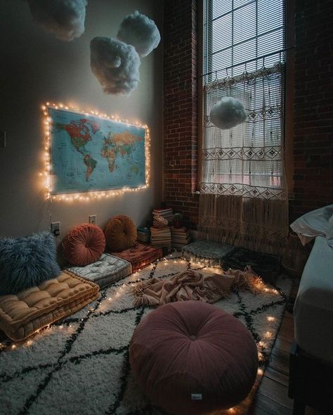 Cuddle Corner, Cabin Living Room, Chill Room, Dekorasi Kamar Tidur, Wooden Cabins, Aesthetic Rooms, Teen Bedroom Decor, Pillow Room, Design Del Prodotto