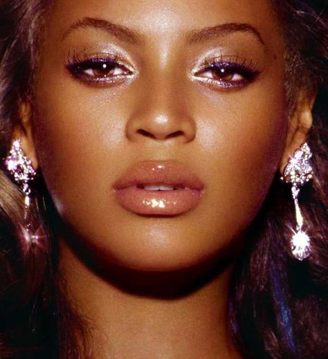 tyler on Twitter: "This photo omfg… " Beyonce Makeup, Beyonce 2000's, Y2k Makeup, Glossy Eyes, 90s Makeup, Dangerous Love, Beyonce Queen, Studio 54, Beyonce Knowles