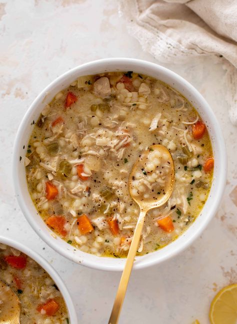 This creamy chicken couscous soup is a delicious and cozy comfort food, perfect for chilly winter days. Creamy and light, but satisfying at the same time, this is a soup that is in rotation all year long. Creamy Couscous, Chicken Couscous Soup, Couscous Soup, Couscous Chicken, Chili Sides, Healthy Chicken Soup, Chicken Couscous, Quick Soup, Light Soups