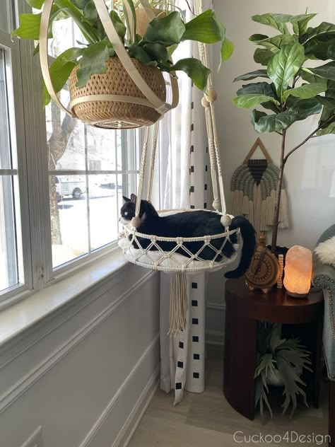 Mar 26, 2021 - Can you believe that only two macrame knots are needed to make this simple and cute hanging macrame DIY cat bed. Katt Diy, Katt Grejer, Diy Cat Bed, Chat Diy, Diy Cat Tree, Cat House Diy, Cat Hammock, Cat Shelves, Cat Things