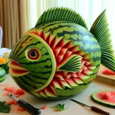 Eat More Fruit, Amazing Food Photography, Funny Vegetables, Fruit And Veggies, Art To Make, Decorações Com Comidas, Food Art For Kids, Watermelon Carving, Food Sculpture