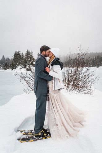 A guide to finding your perfect elopement wedding dress with advice for shopping, store and designer recommendations, and my favorite dress picks of 2022. #elopementdress #weddingdress #elopementweddingdress Elopement Wedding Dress, Elopement Wedding Dresses, Unity Ceremony, Wedding Dress Guide, Elopement Dress, Elopement Ceremony, Dress Guide, A Wedding Dress, Gorgeous Wedding Dress