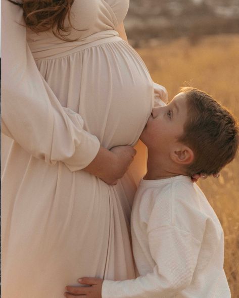 I recently had the pleasure of shooting a session with Este and Johan, who are about to become a family of five. ☀️Este is the picture of elegance. Every time I looked at her, I couldn’t help but think how she’s going to absolutely ROCK being a mom to three boys and I’m beyond excited for them! 🙌🏻 Maternity shoot | family session | namibia photographer | namibia | maternity Namibia Family Of Three Maternity Photos, Maternity Pictures Mom Only, Maternity Photography Poses With Toddler, Maternity Session With Kids, Maternity Poses Single Outdoor, Maternity Photo Shoot Ideas With Toddler, Maternity Photography Mom, Maternity Session With Toddler, Maternity Shoot Family