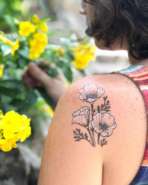 TEMPORARY TATTOOS (@naturetats) • Instagram photos and videos California Poppy Tattoo, Black Ink Tattoo, White Flower Tattoos, Poppy Flower Tattoo, Tattoo Over Scar, Golden Poppy, Poppy Tattoo, Poppies Tattoo, Beautiful Flower Tattoos