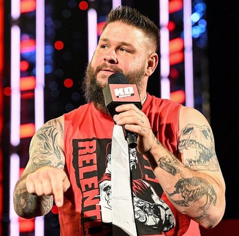 Wwe Kevin Owens, Wwe Gifs, Wwe Men, Wwe Legends, Kevin Owens, Professional Wrestling, Wwe Superstars, Pro Wrestling, Wwe