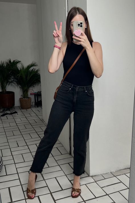 Black Mom Jeans Outfit, Mom Jeans Style, Mom Outfit, Mom Jeans Outfit, Black Mom Jeans, Outfit Primavera, Black Jeans Outfit, Moto Jeans, Inspiration Instagram